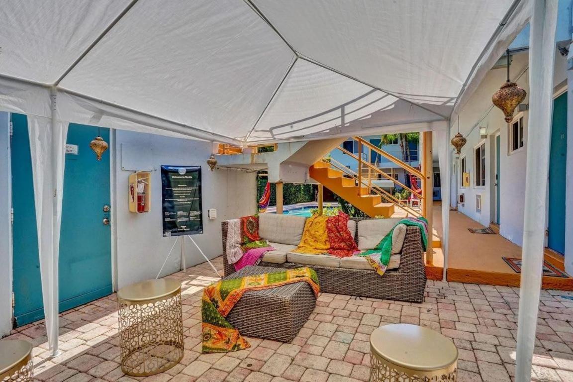 Secluded Hollywood Studio Walk To Beach Boardwalk Apartment Dania Beach Bagian luar foto