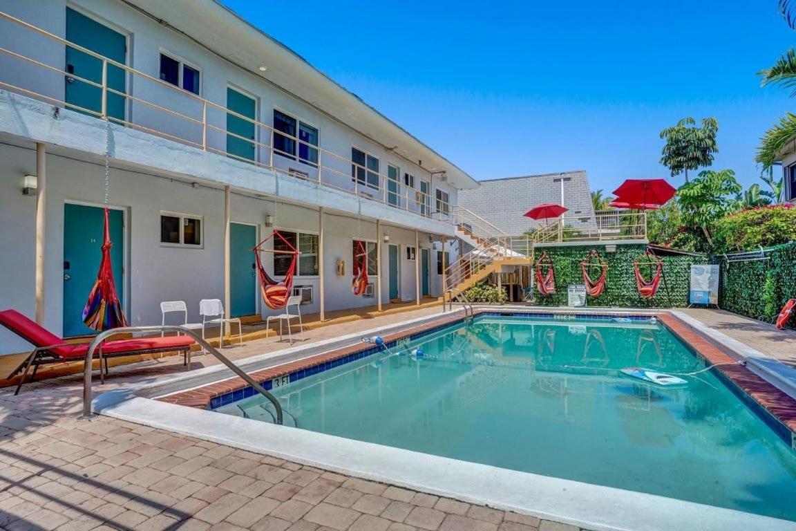 Secluded Hollywood Studio Walk To Beach Boardwalk Apartment Dania Beach Bagian luar foto